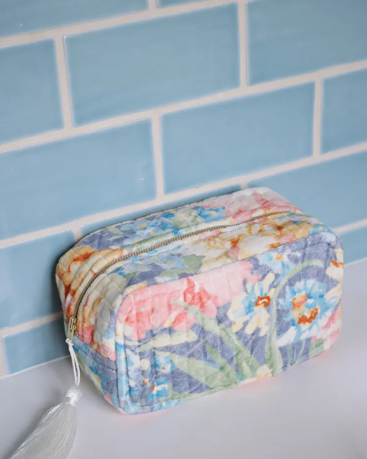 byTiMo Cosmetic Bag Velvet Blue Florals - hvittrad.no