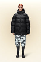 Rains Alta Puffer Parka W3T4 Black - hvittrad.no