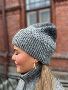 Holzweiler Tine Knit Beanie Dk. Grey Mix - hvittrad.no